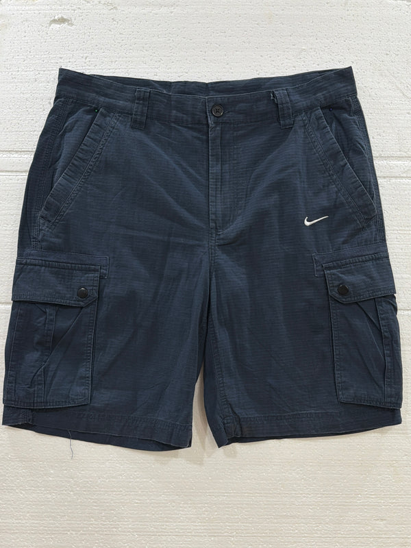VINTAGE NIKE CARGO SHORTS 36