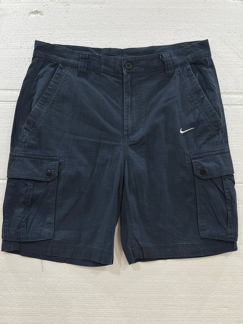 VINTAGE NIKE CARGO SHORTS 36