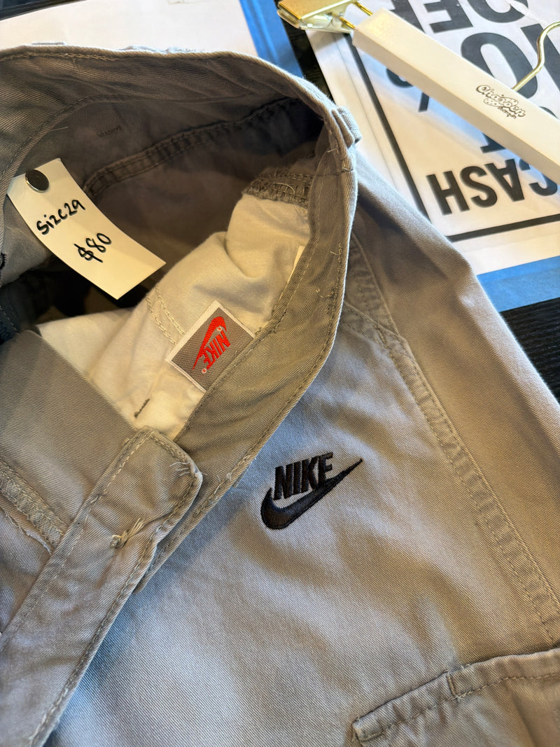 VINTAGE NIKE CARGO SHORTS 29