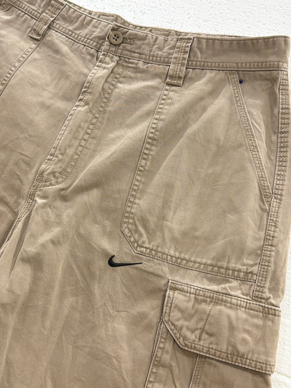 VINTAGE NIKE CARGO SHORTS 33