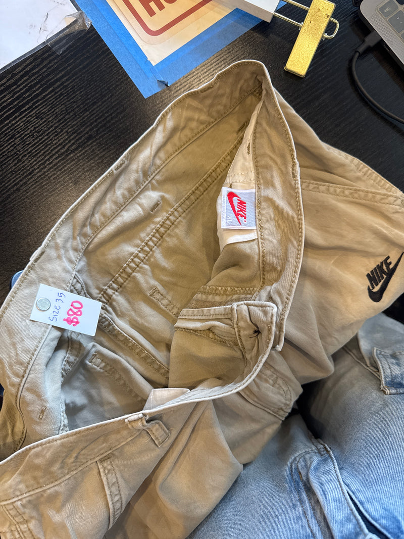 VINTAGE NIKE CARGO SHORTS 35