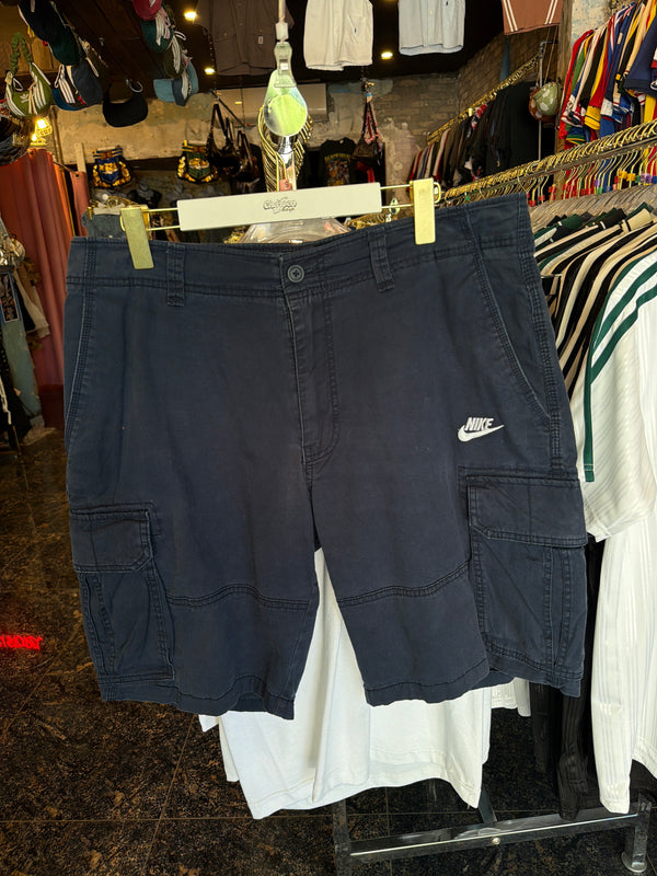VINTAGE NIKE CARGO SHORTS 36