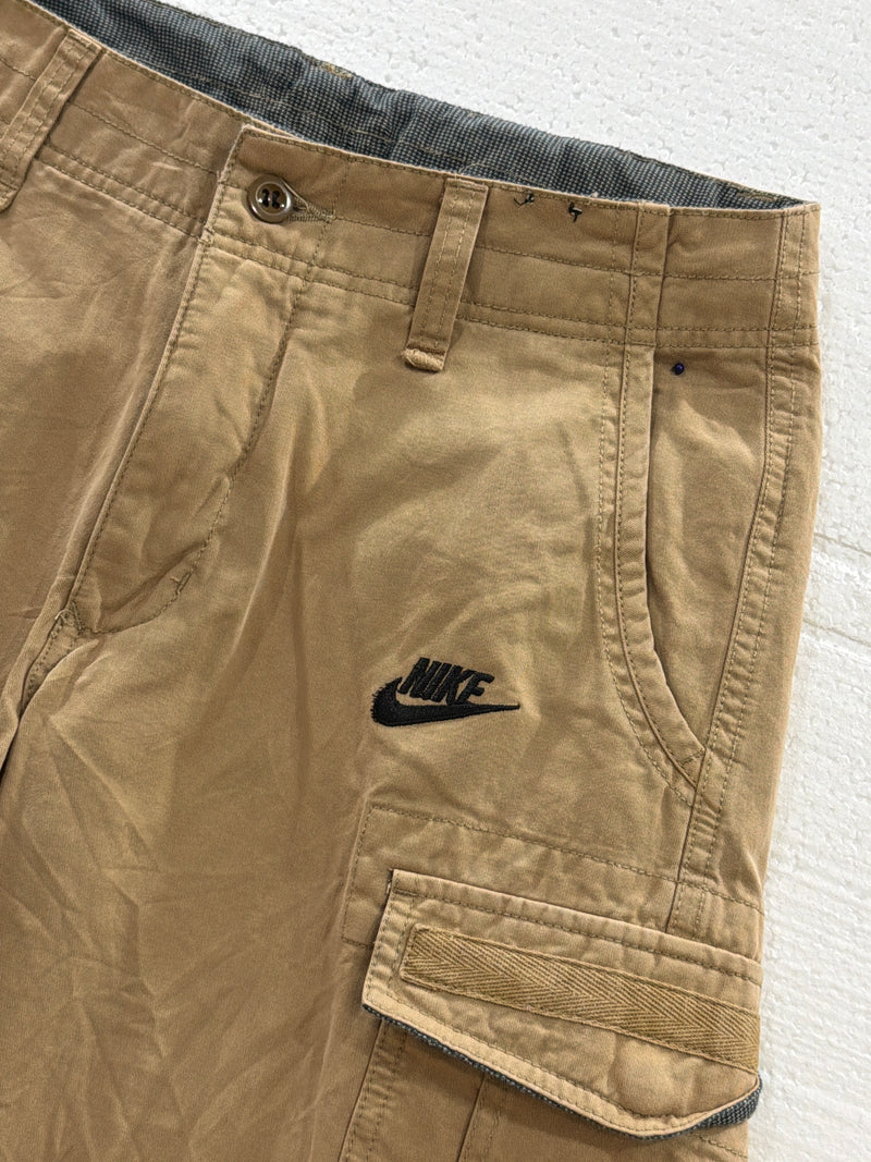 VINTAGE NIKE CARGO SHORTS 30