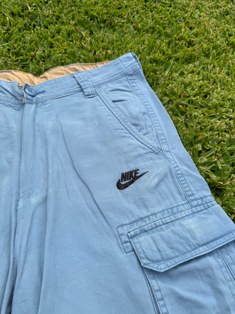 VINTAGE NIKE CARGO SHORTS 32