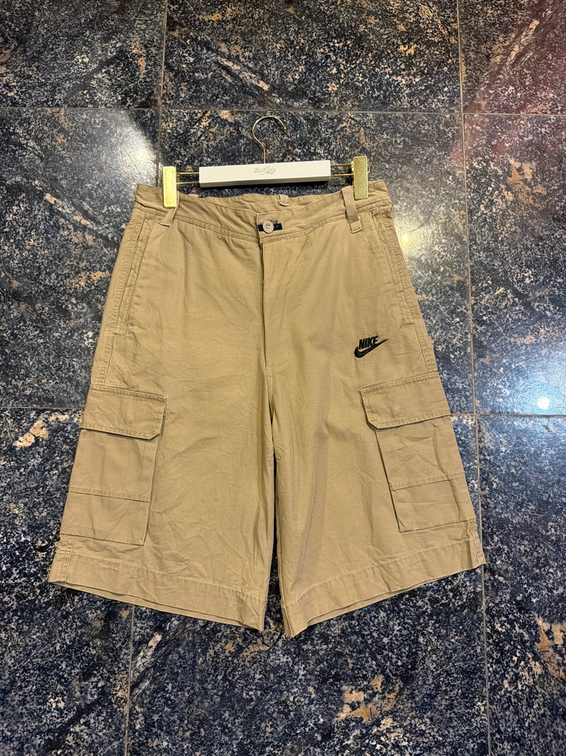 VINTAGE NIKE CARGO SHORTS 32