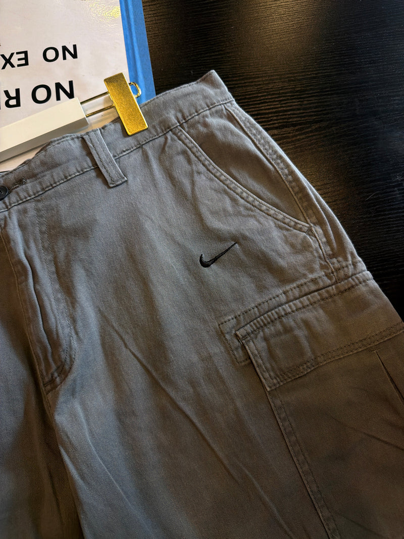 VINTAGE NIKE CARGO SHORTS 34