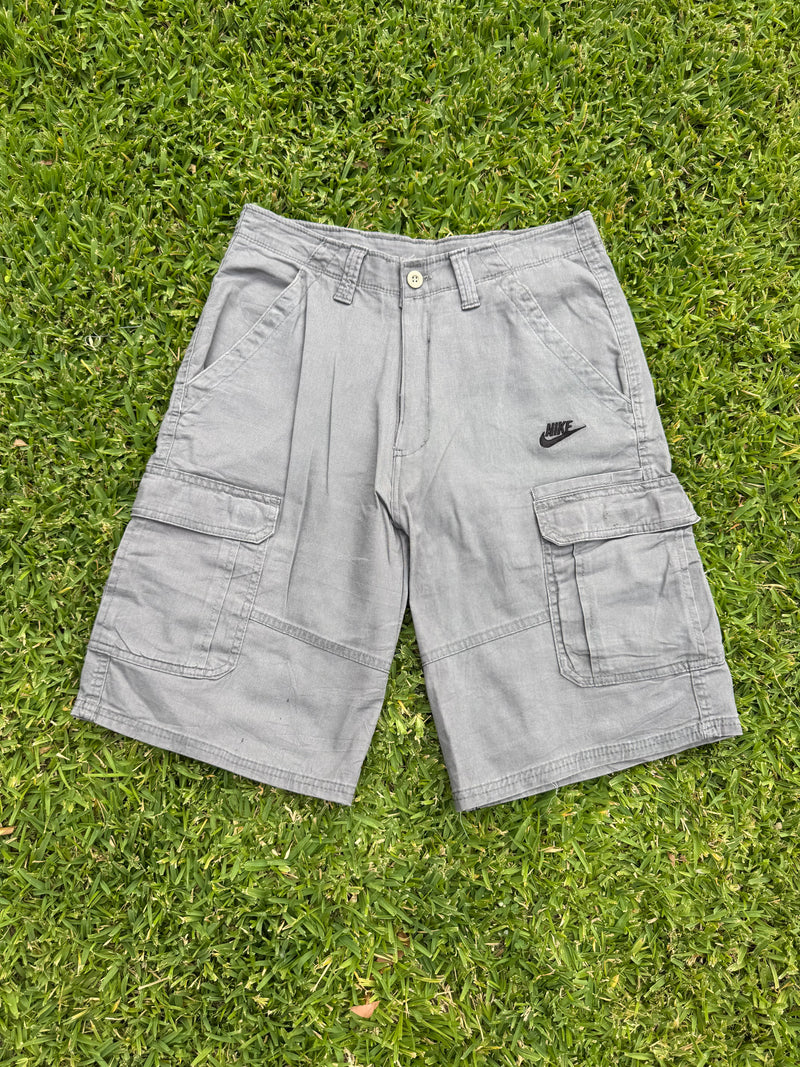 VINTAGE NIKE CARGO SHORTS 31