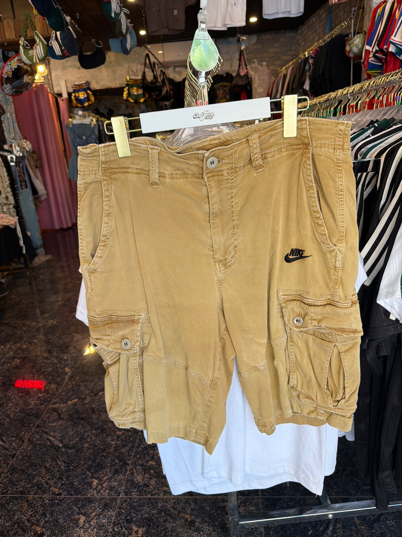 VINTAGE NIKE CARGO SHORTS 35