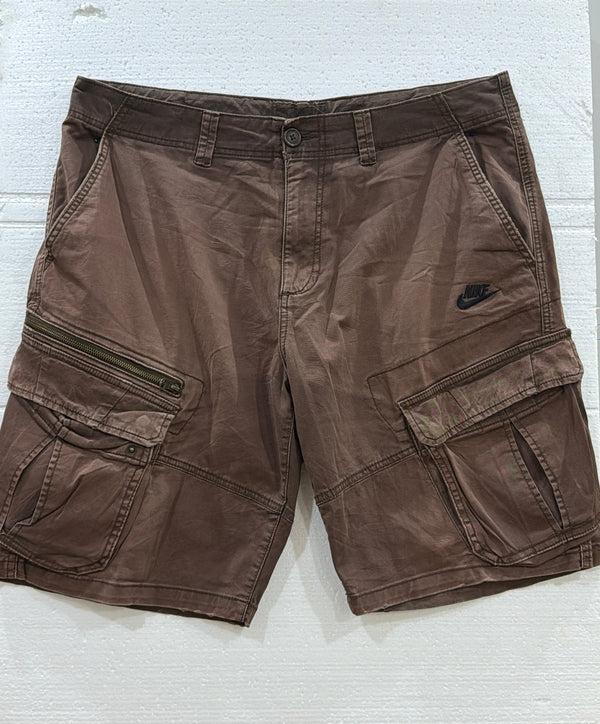 VINTAGE NIKE CARGO SHORTS 39