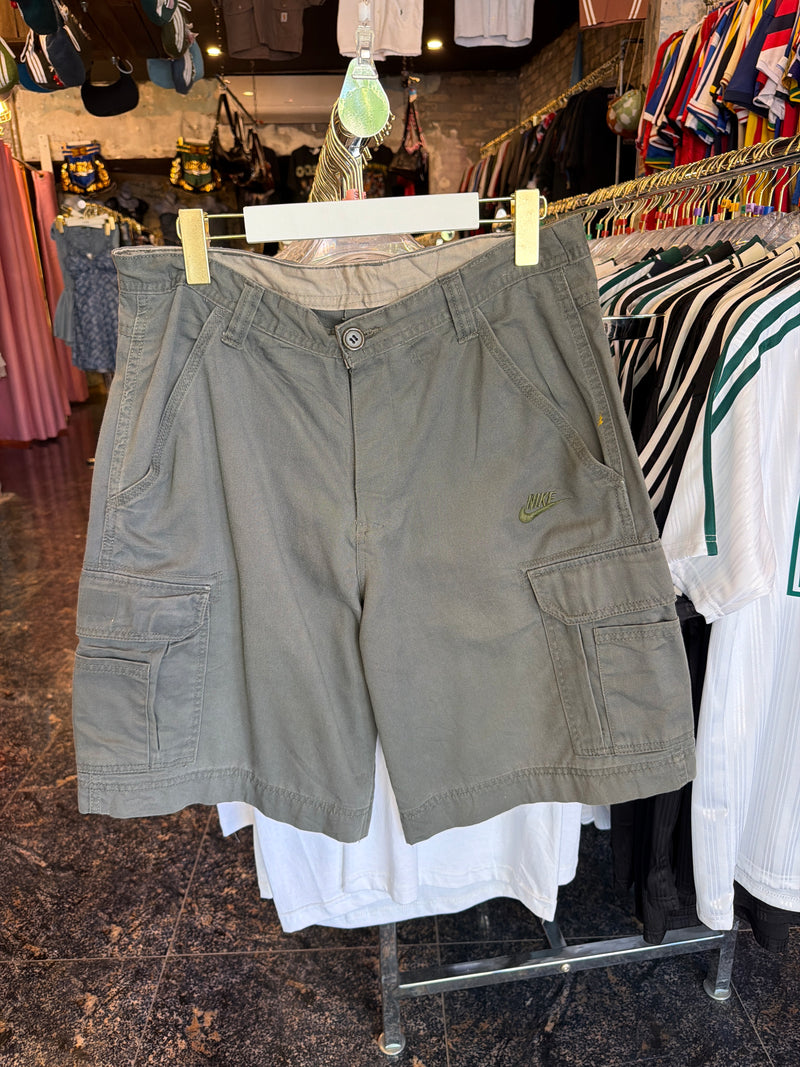 VINTAGE NIKE CARGO SHORTS 33