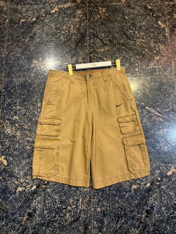 VINTAGE NIKE CARGO SHORTS 32