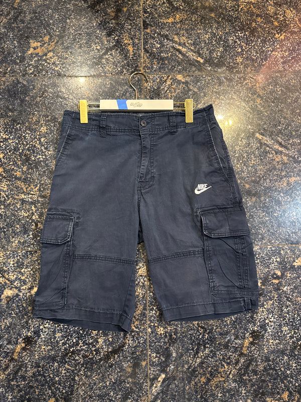 VINTAGE NIKE CARGO SHORTS 31