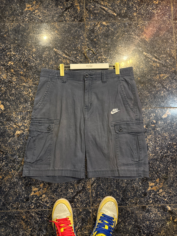VINTAGE NIKE CARGO SHORTS 37
