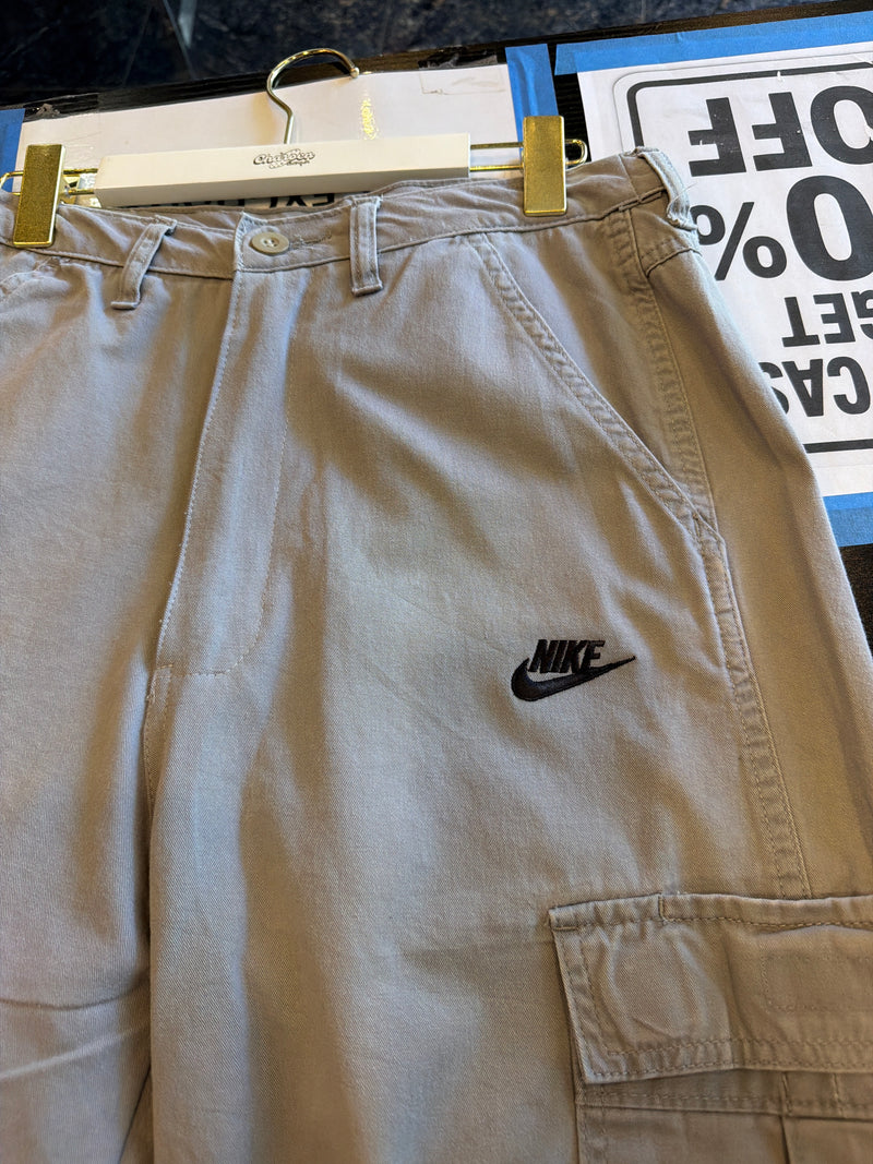 VINTAGE NIKE CARGO SHORTS 29
