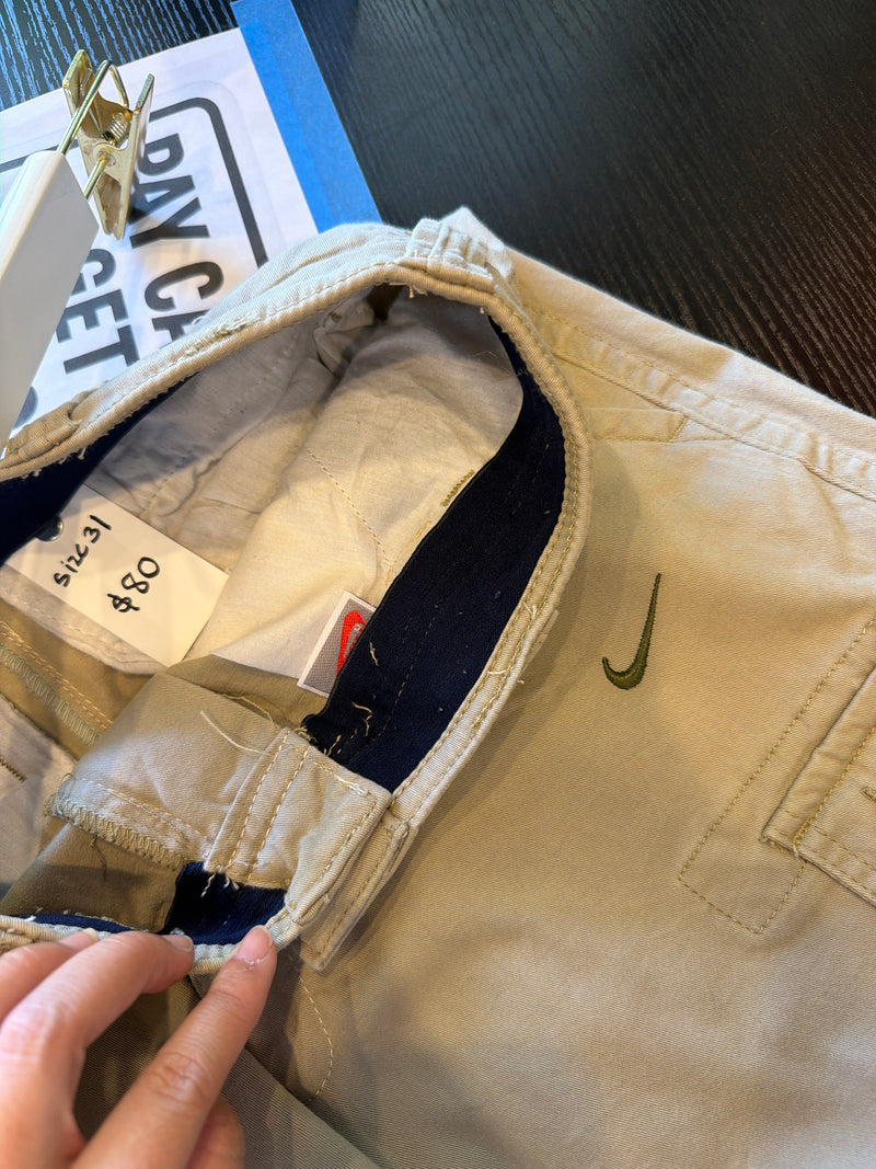 VINTAGE NIKE CARGO SHORTS 31
