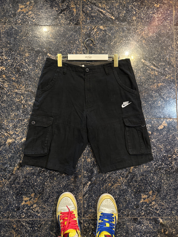 VINTAGE NIKE CARGO SHORTS 32