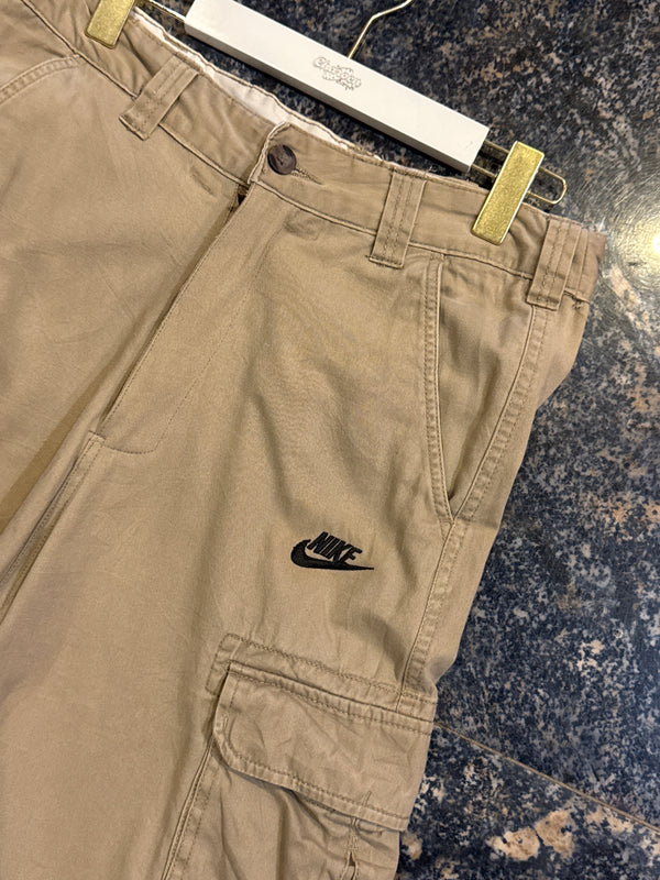 VINTAGE NIKE CARGO SHORTS 31