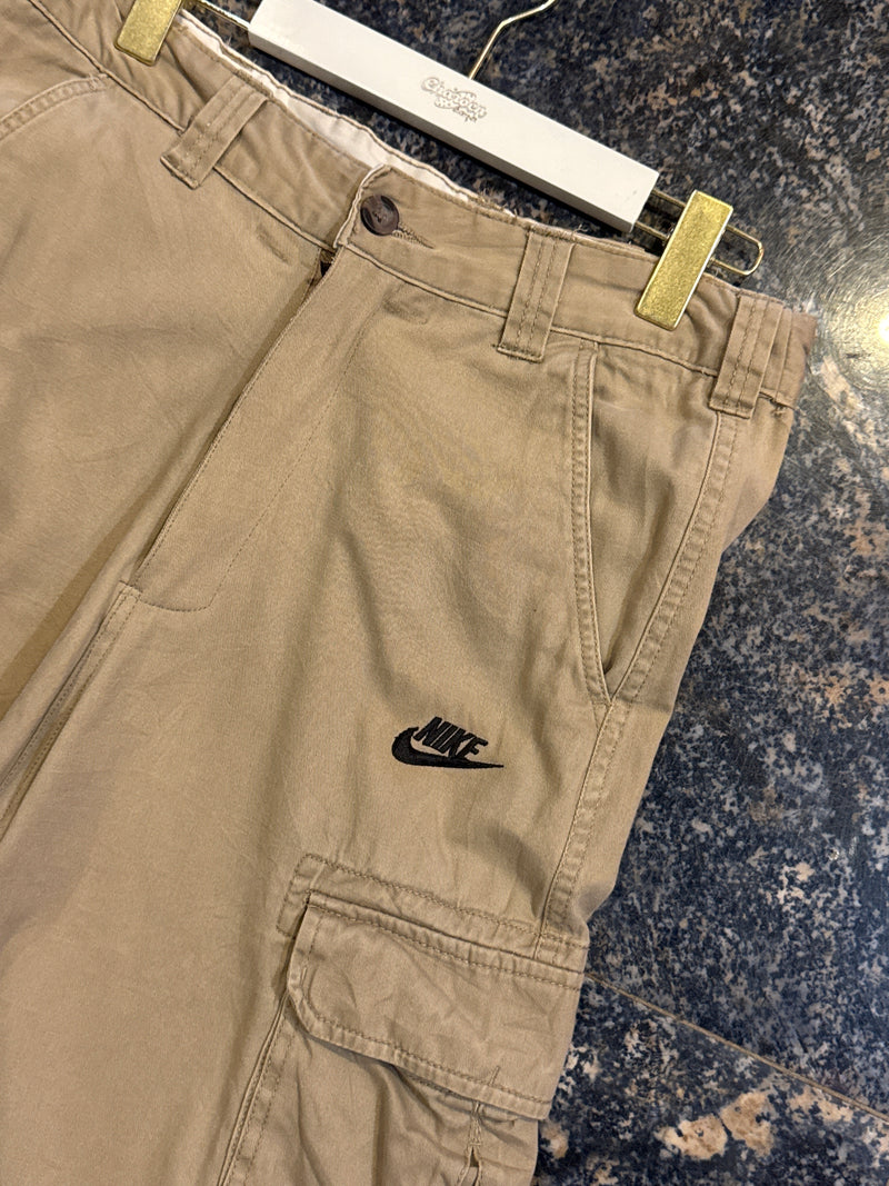 VINTAGE NIKE CARGO SHORTS 31