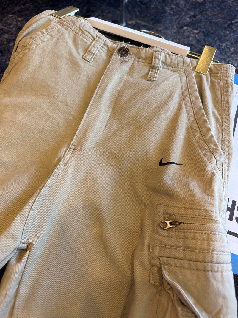 VINTAGE NIKE CARGO SHORTS 30