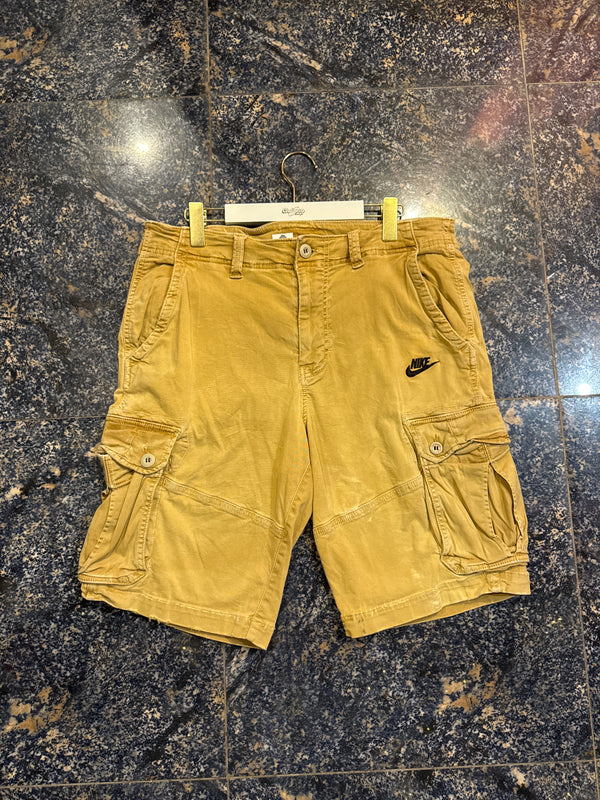 VINTAGE NIKE CARGO SHORTS 35