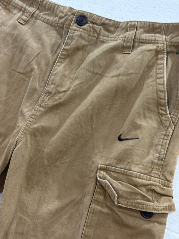 VINTAGE NIKE CARGO SHORTS 37