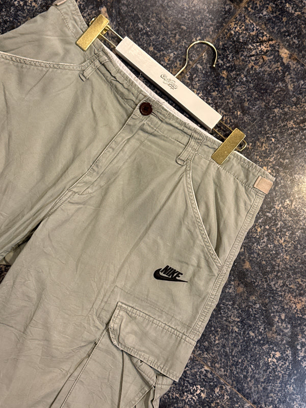 VINTAGE NIKE CARGO SHORTS 35