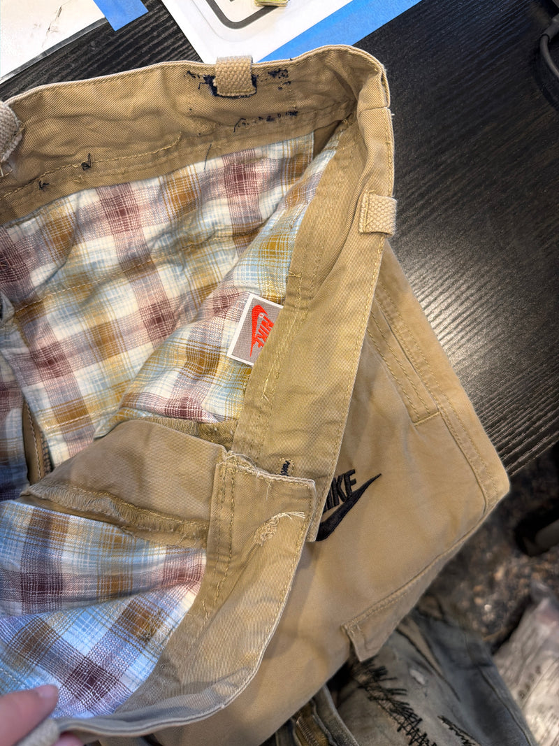 VINTAGE NIKE CARGO SHORTS 32