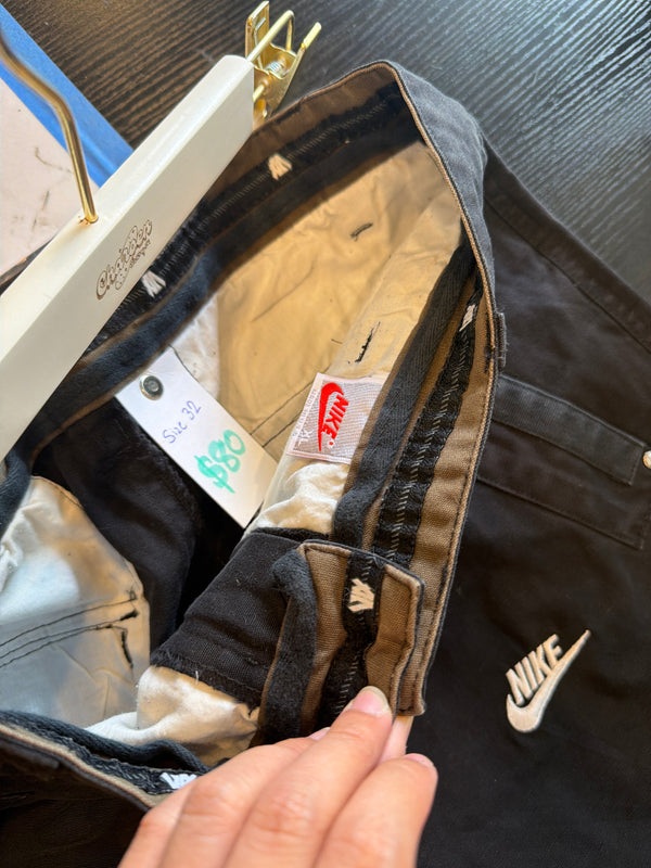 VINTAGE NIKE CARGO SHORTS 32