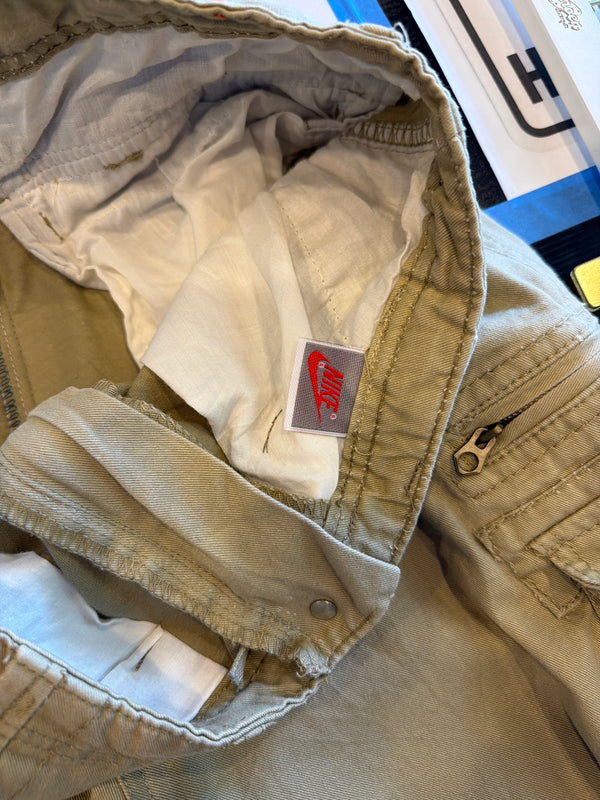 VINTAGE NIKE CARGO SHORTS 30