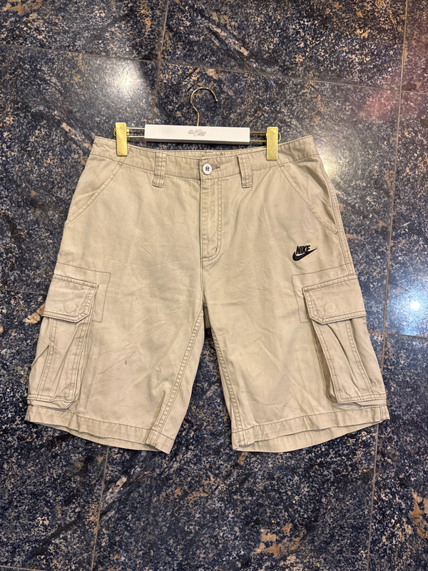 VINTAGE NIKE CARGO SHORTS  32