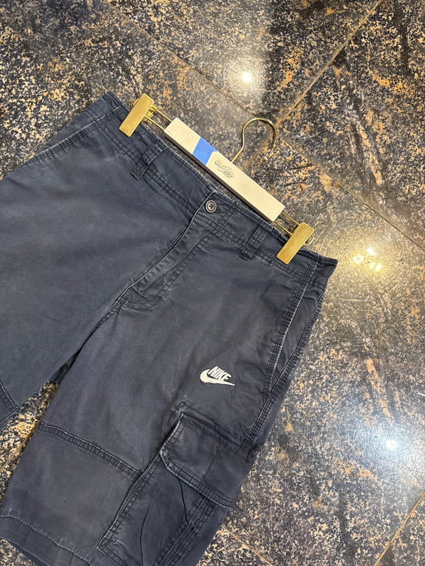 VINTAGE NIKE CARGO SHORTS 31