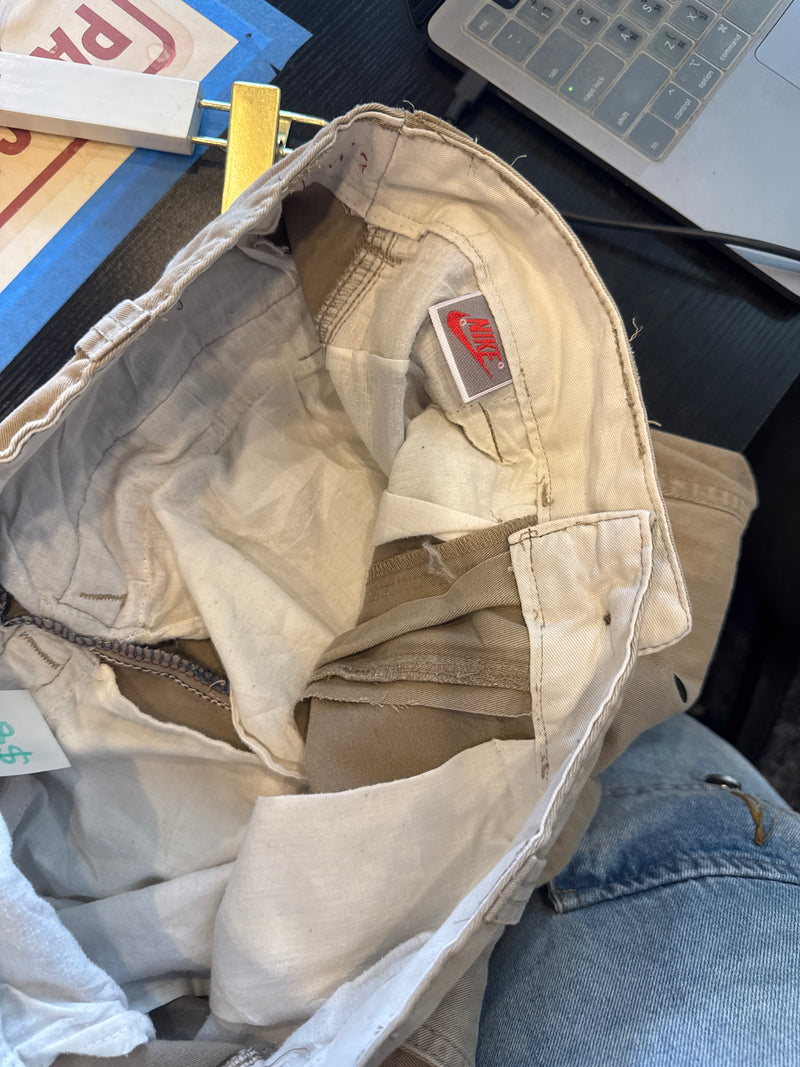 VINTAGE NIKE CARGO SHORTS 31