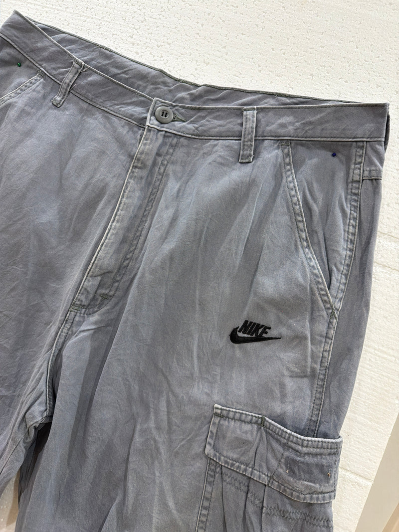VINTAGE NIKE CARGO SHORTS 37