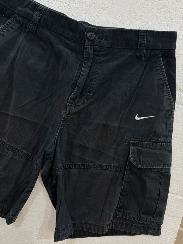 VINTAGE NIKE CARGO SHORTS 30