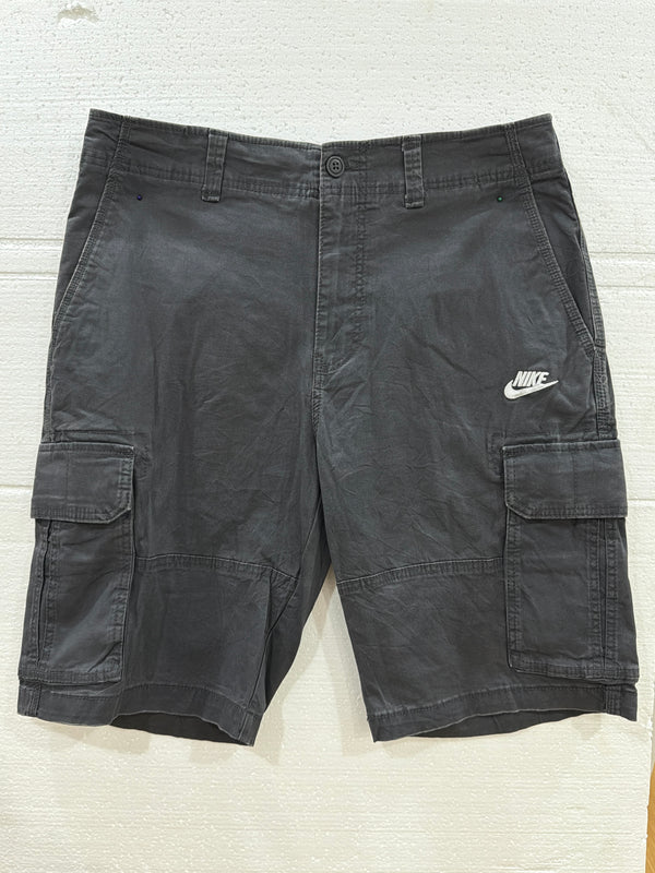 VINTAGE NIKE CARGO SHORTS 34
