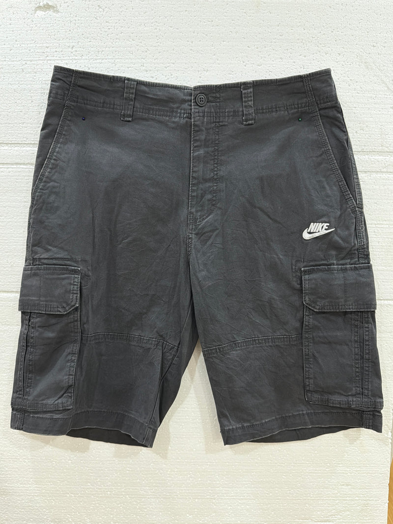 VINTAGE NIKE CARGO SHORTS 34