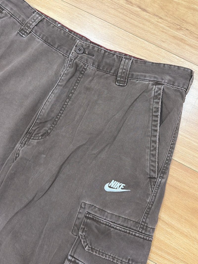VINTAGE NIKE CARGO SHORTS 36
