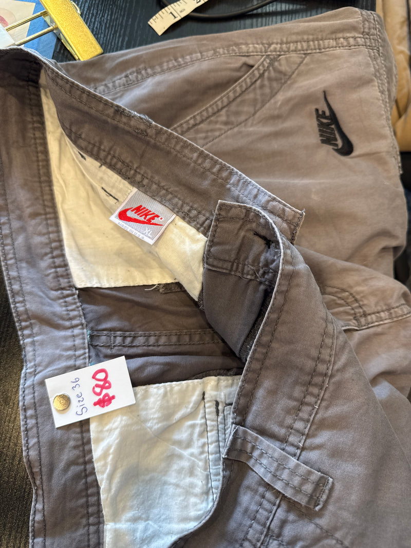 VINTAGE NIKE CARGO SHORTS 36
