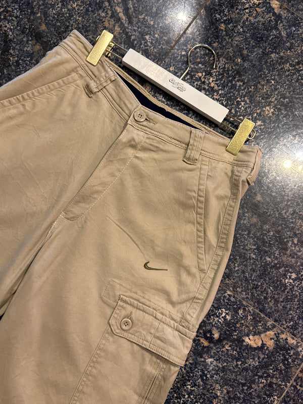VINTAGE NIKE CARGO SHORTS 31