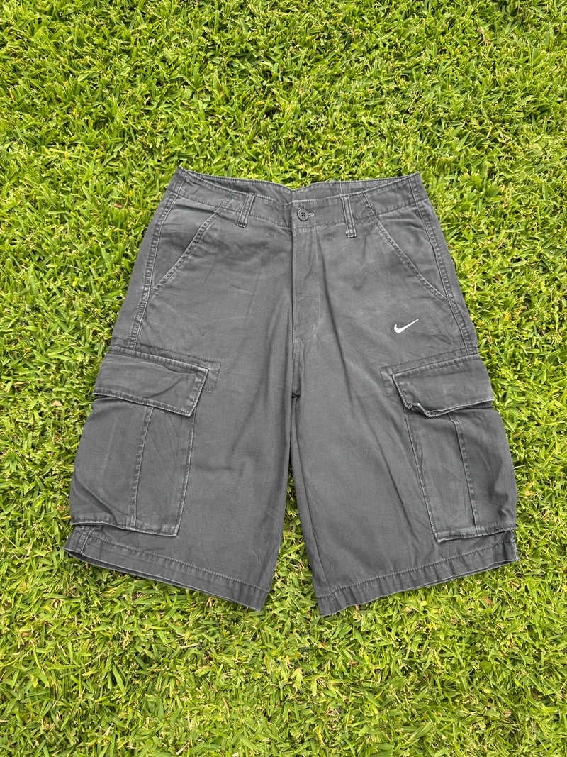 VINTAGE NIKE CARGO SHORTS 32