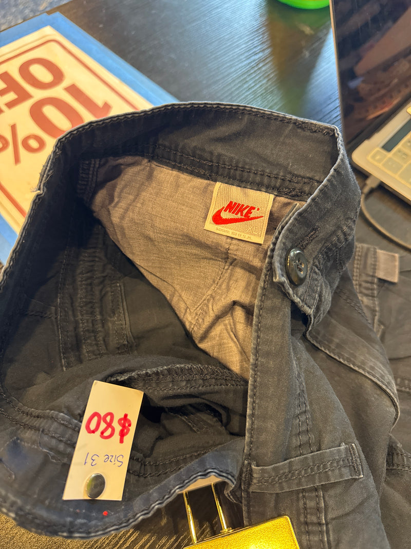 VINTAGE NIKE CARGO SHORTS 31