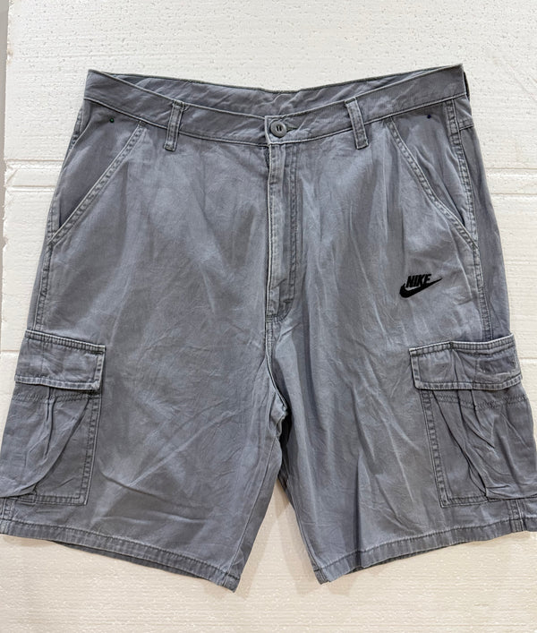 VINTAGE NIKE CARGO SHORTS 37
