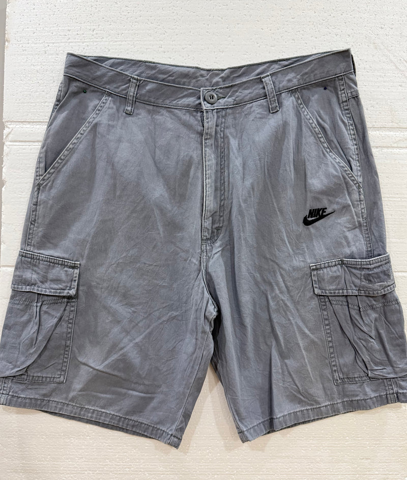 VINTAGE NIKE CARGO SHORTS 37