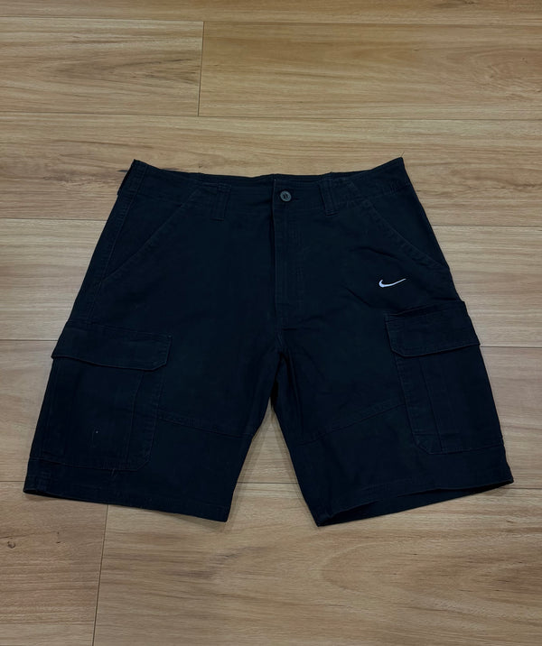 VINTAGE NIKE CARGO SHORTS 32