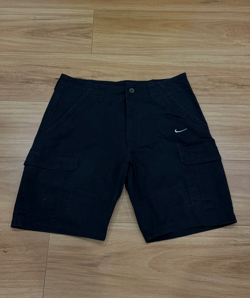 VINTAGE NIKE CARGO SHORTS 32