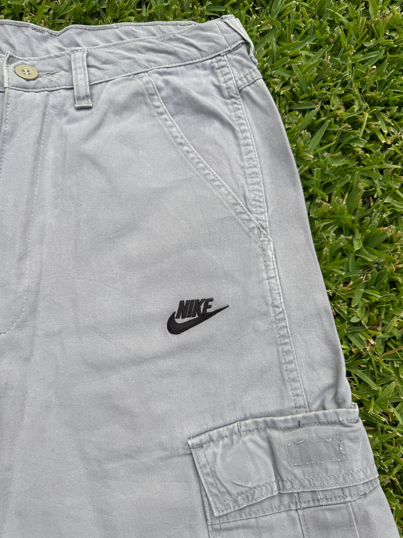 VINTAGE NIKE CARGO SHORTS 29