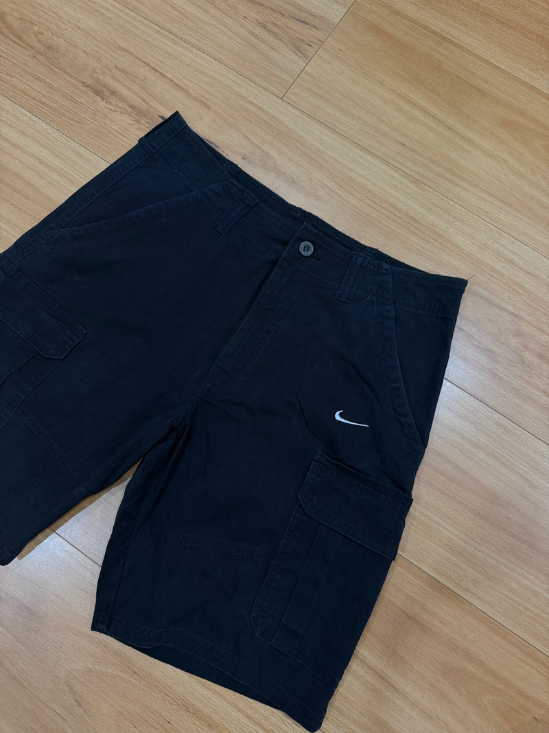 VINTAGE NIKE CARGO SHORTS 32
