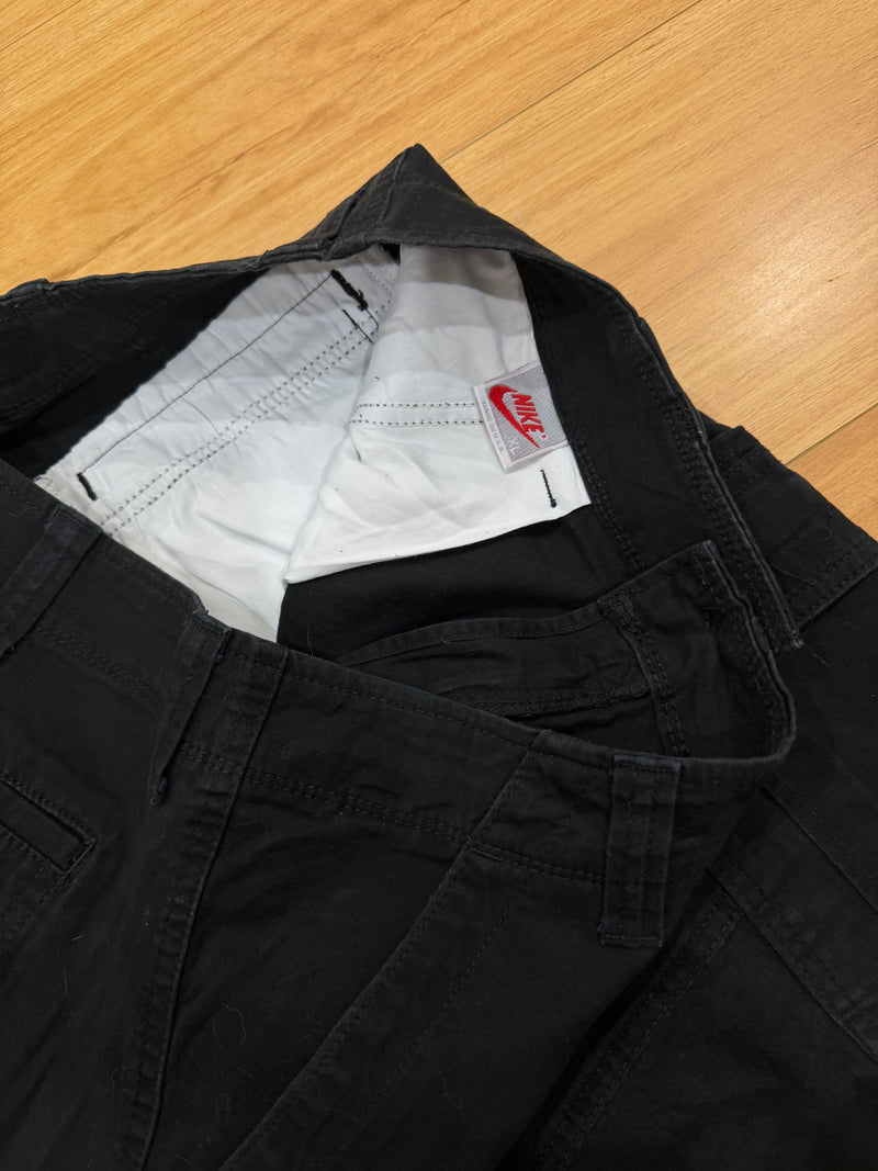 VINTAGE NIKE CARGO SHORTS 32