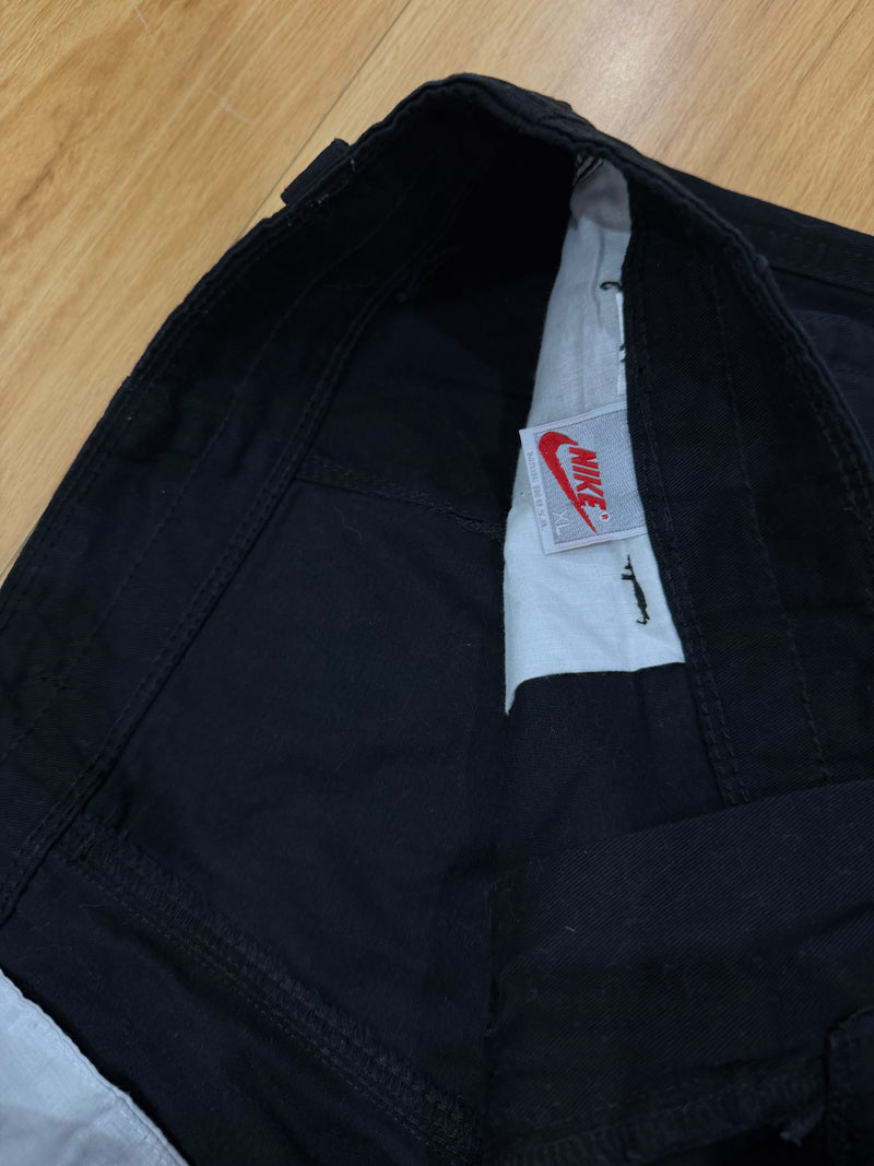 VINTAGE NIKE CARGO SHORTS 34