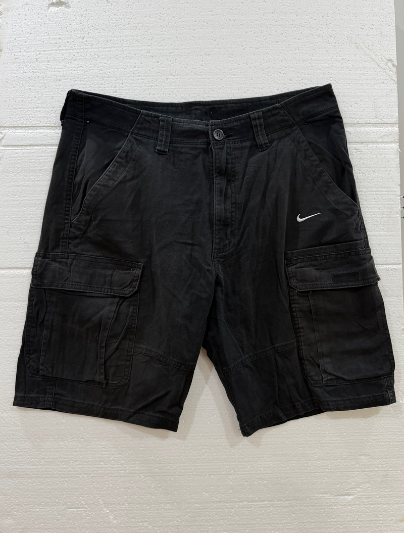VINTAGE NIKE CARGO SHORTS 33